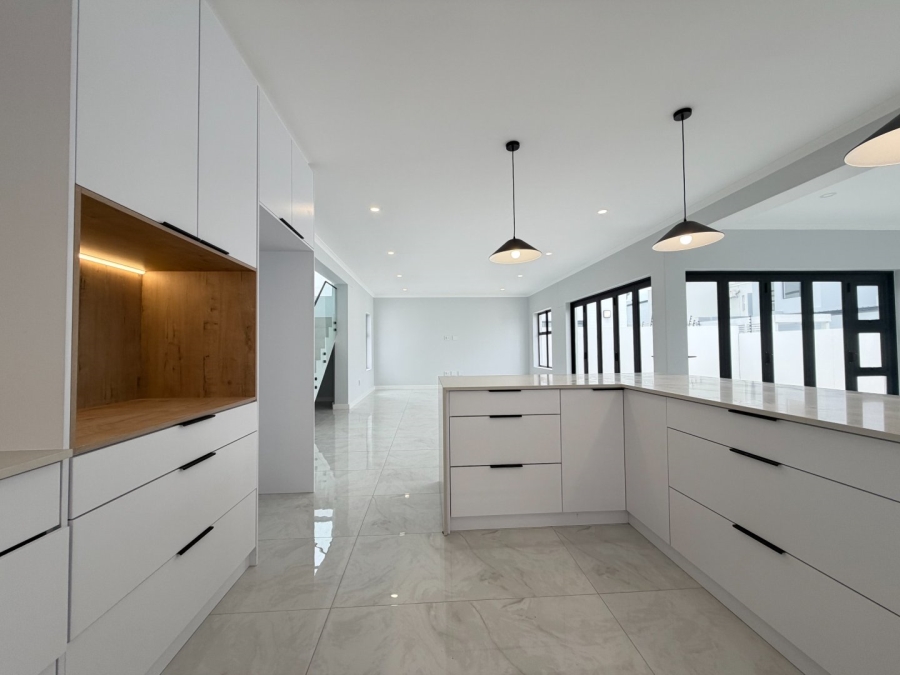 5 Bedroom Property for Sale in Sandown Western Cape